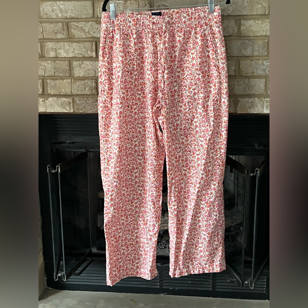 Gap Floral Pink Pajama Pants. Never worn but washed.size Med